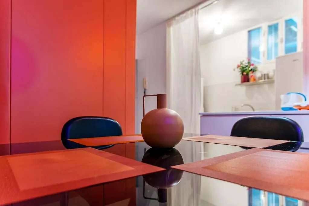 Charming Apartment With Balcony In The Historic Center Naples