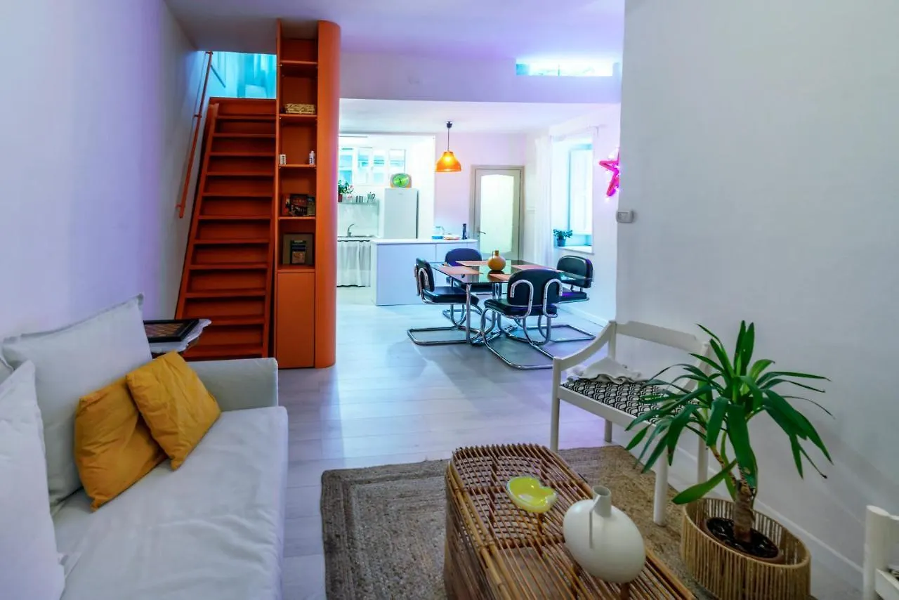 Charming Apartment With Balcony In The Historic Center Napoli 0*,  Italia
