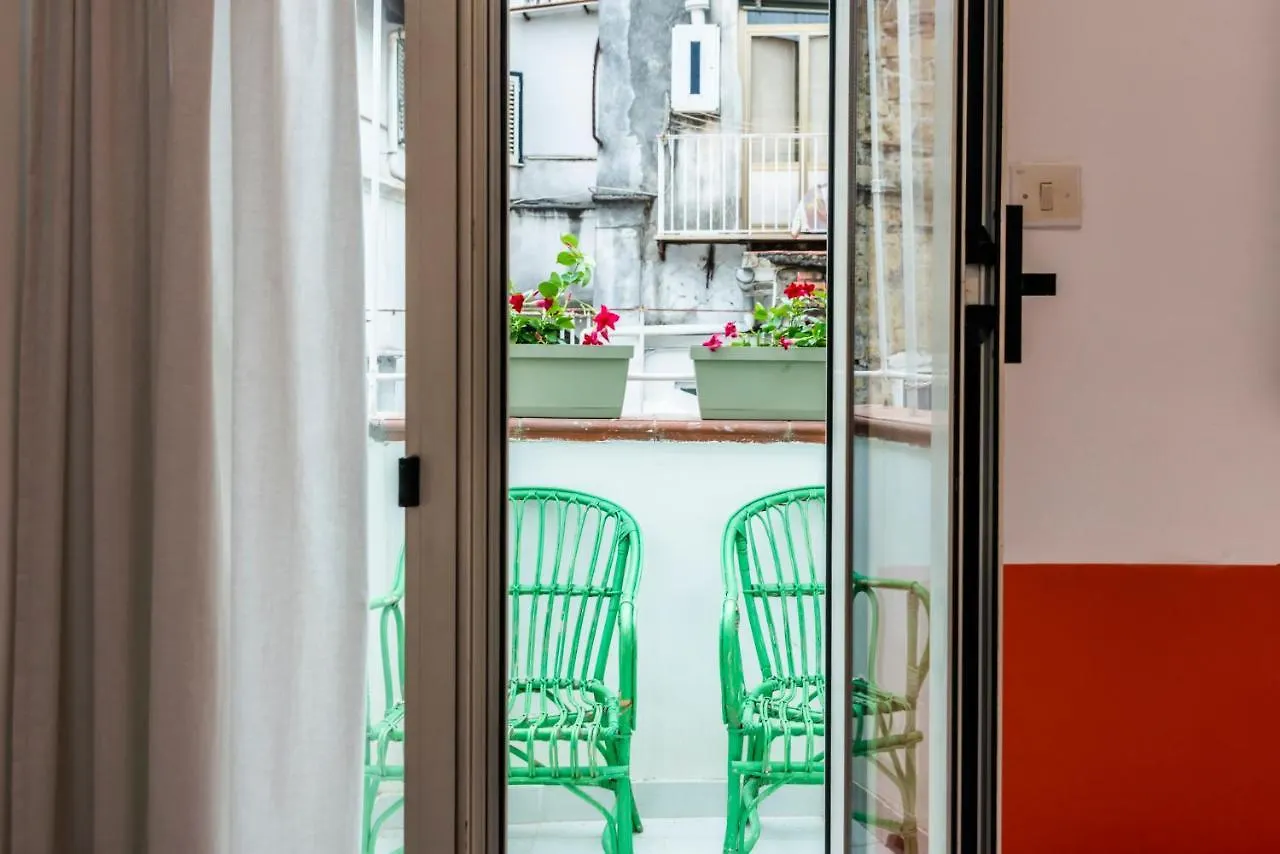 Charming Apartment With Balcony In The Historic Center Napoli