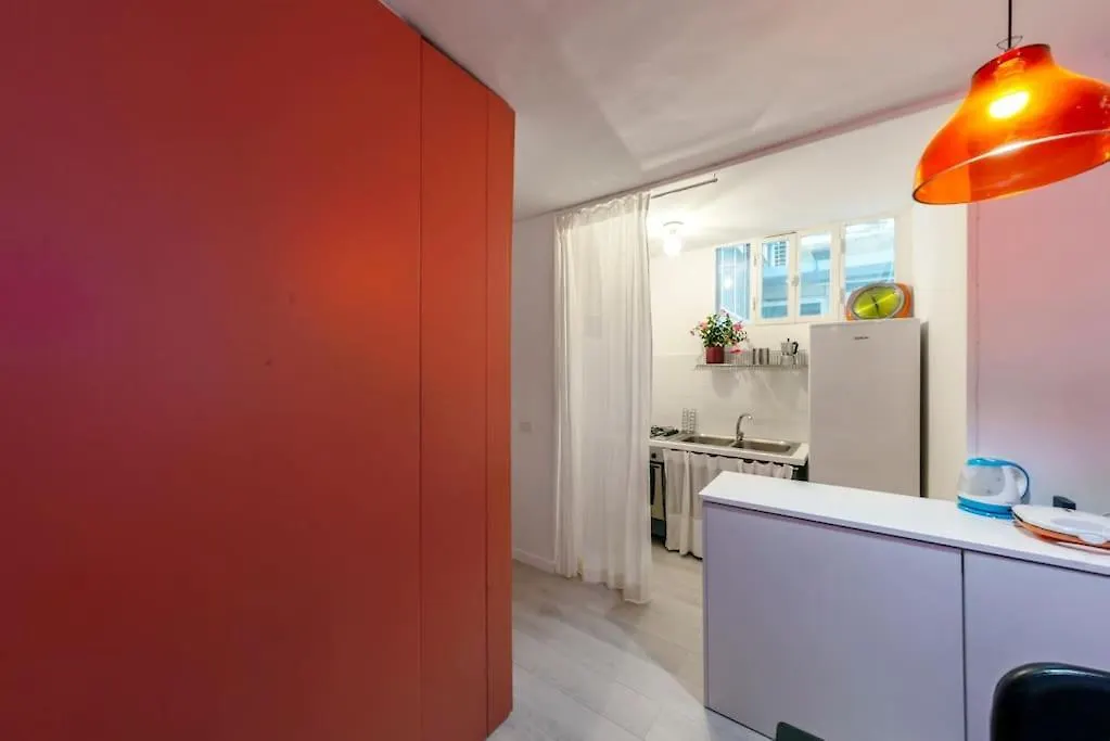 Charming Apartment With Balcony In The Historic Center Napoli Italia