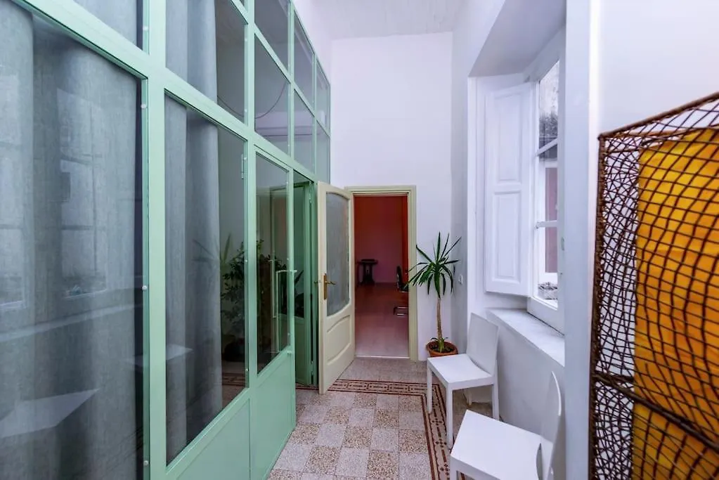 Charming Apartment With Balcony In The Historic Center Napoli Italia