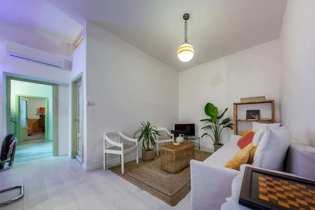 Charming Apartment With Balcony In The Historic Center Napoli