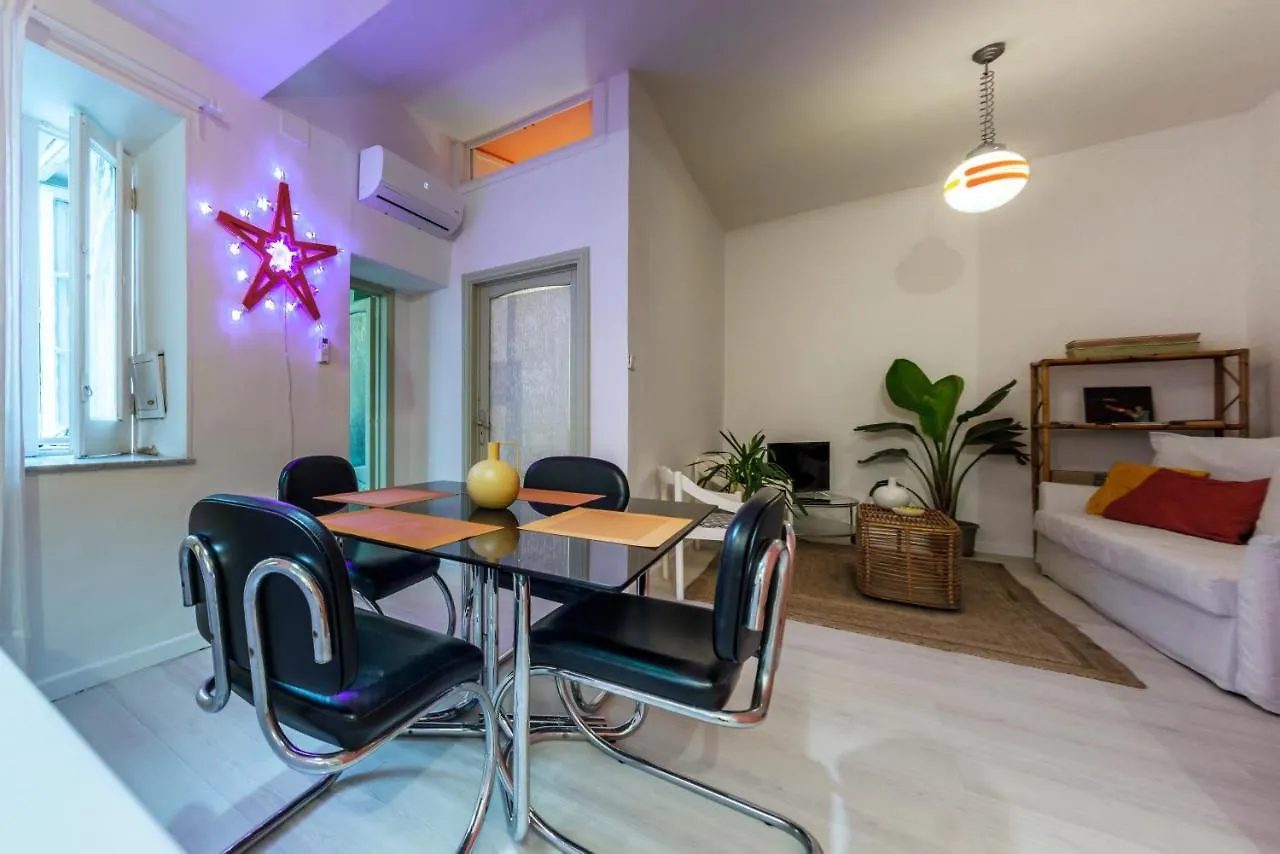 Charming Apartment With Balcony In The Historic Center Napoli Italia