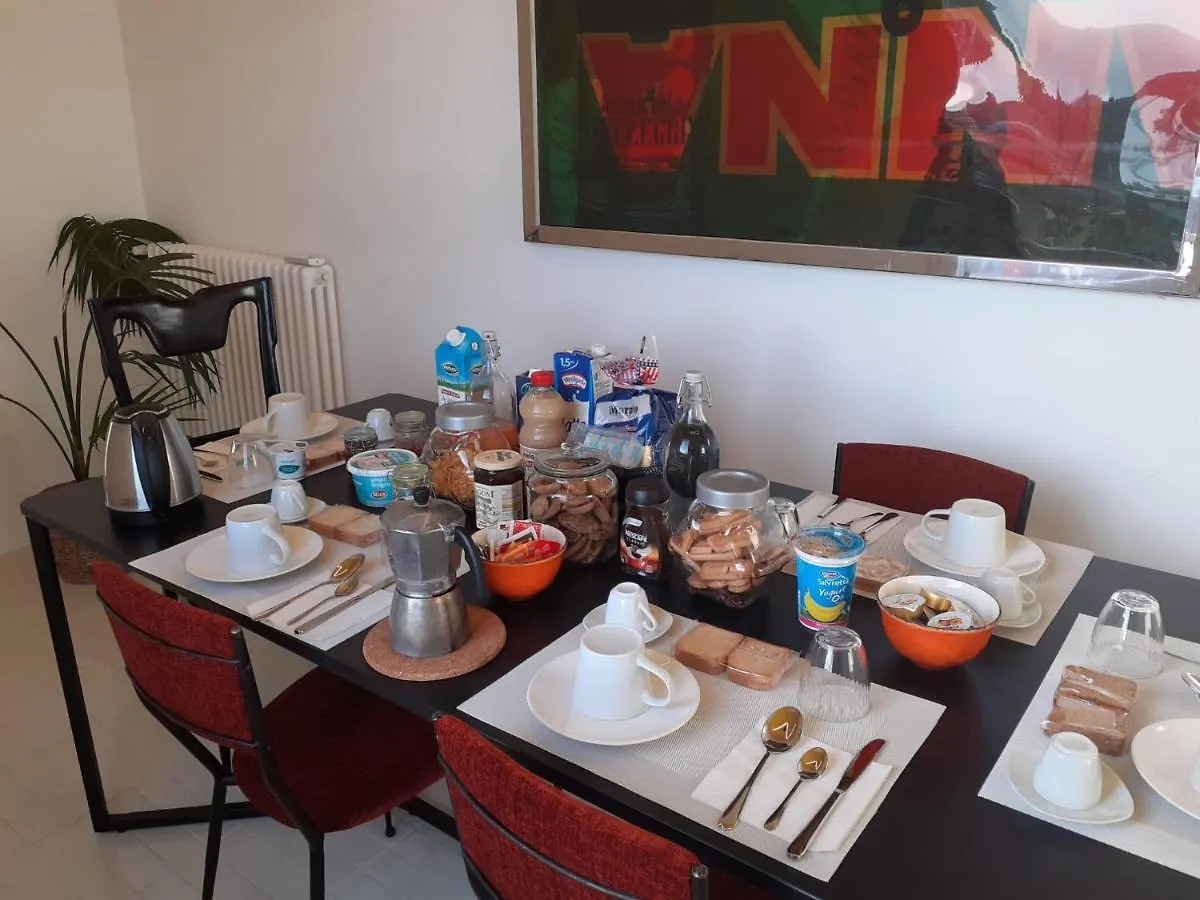 Charming Apartment With Balcony In The Historic Center Napoli Italia